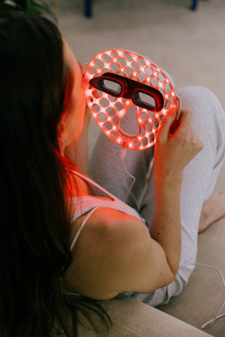 Waarom rood licht het nieuwe goud is voor je huid