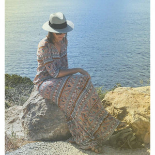 Boek: I Never Believed In Love At First Sight Until I Saw Ibiza