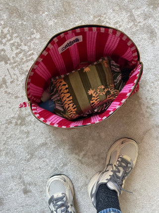 Maxi pochette Meera bandana roze of rood – gewatteerd katoen en multifunctioneel - Bio'ty Lab